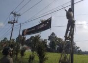Tegakkan Perda, Personil Satpol PP Kec. Wotu Tertibkan Sejumlah Banner