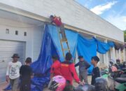 Jelang Penilaian Adipura, Satpol PP Luwu Timur Bahu Membahu Bersihkan Pasar