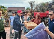 Bupati Lutim Serahkan Langsung Bantuan Pada Korban Kebakaran