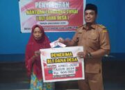 Pemdes Lestari Salurkan BLT DD Kepada 35 KPM