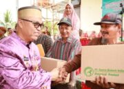 Bupati Budiman Serahkan Bantuan Pupuk dan Kendaraan Dinas