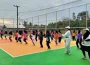 Usai Peresmian Lapangan Voli, Ibu-Ibu PKK Desa Harapan, Kecamatan Malili, Kabupaten Lutim Melaksanakan Kegiatan Senam Bersama