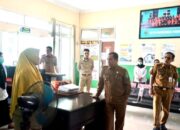 Peduli Stunting, Pjs Bupati Lutim Kunjungi Kampung KB Desa Parumpannai