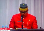 Rapat Paripurna, Ketua DPRD Kabupaten Luwu Timur, Aripin Diberi Amanah untuk Membacakan Kilas Balik Pemekaran Lutim