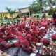 Makan Bersama, UPT SDN 160 Sidotepung Bagi Raport Semester Pertama yang Sekaligus Pembagian Seragam Sekolah Gratis