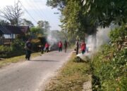 Pemdes Koroncia Bersama Babinsa dan Masyarakat Kerja Bakti Pembersihan Jalan dan Normalisasi Material yang Berada Diselokan