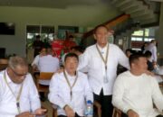 Momen Santai Bupati Irwan Berdiskusi dengan Para Kada di Hari Ketiga Retreat