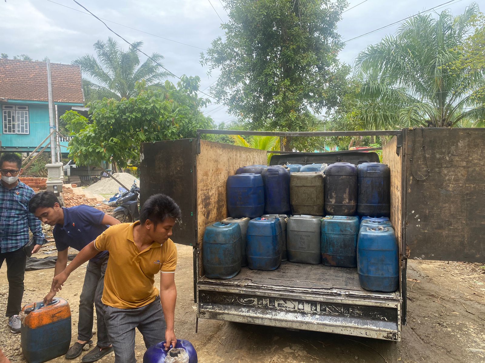 Bawa 54 Jerigen Solar Tanpa Izin, Pria Asal Kolaka Utara Diamankan di Malili