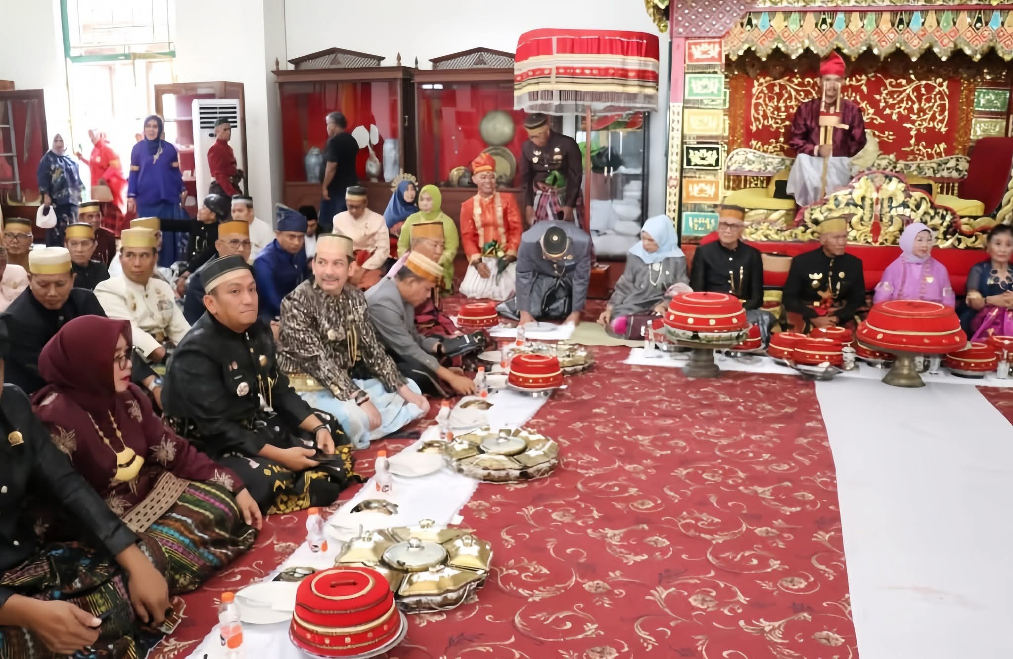 Bupati dan Wakil Bupati Luwu Timur Hadiri Pengukuhan Mincara Malili di Istana Kedatuan Luwu