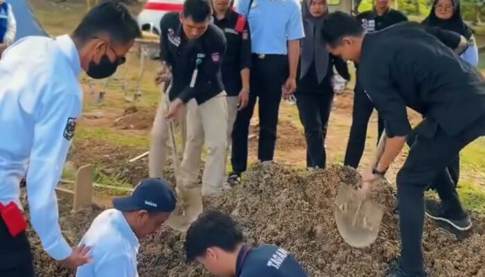 Jenazah Tanpa Identitas Dimakamkan Dinsos Palopo di TPU Purangi