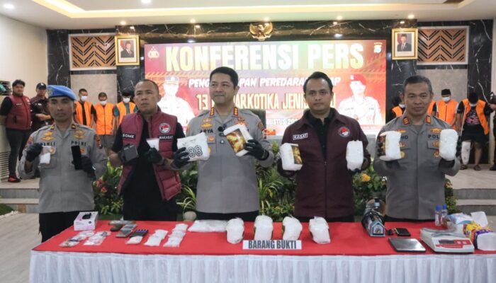 Polrestabes Makassar Bongkar 13,3 Kg Sabu, 8 Tersangka Termasuk Sepasang Kekasih Ditangkap