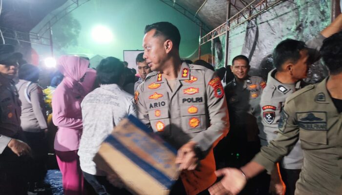 Kapolres Luwu Timur Hadir di Tengah Warga, Bantu Korban Kebakaran Sorowako