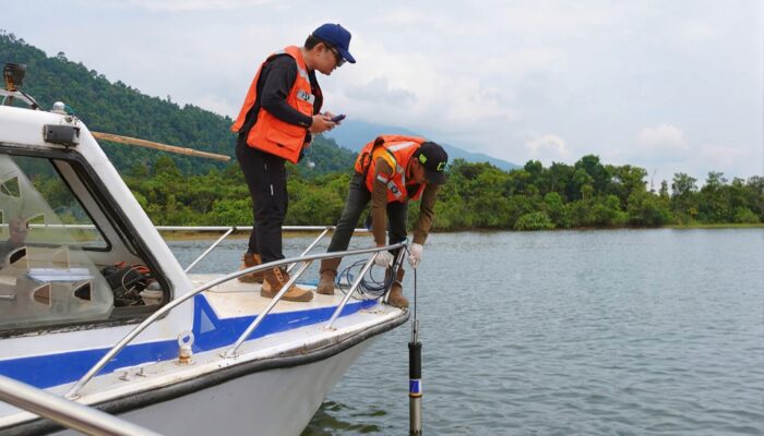 Pemulihan Berkelanjutan: Jaga Ekosistem Danau Towuti, PT Vale Uji Kualitas Air