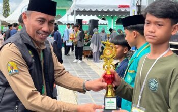 Goressan Indah Santri Palopo Hantarkan Juara 1 Kaligrafi di Sidrap
