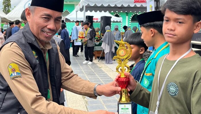 Goressan Indah Santri Palopo Hantarkan Juara 1 Kaligrafi di Sidrap