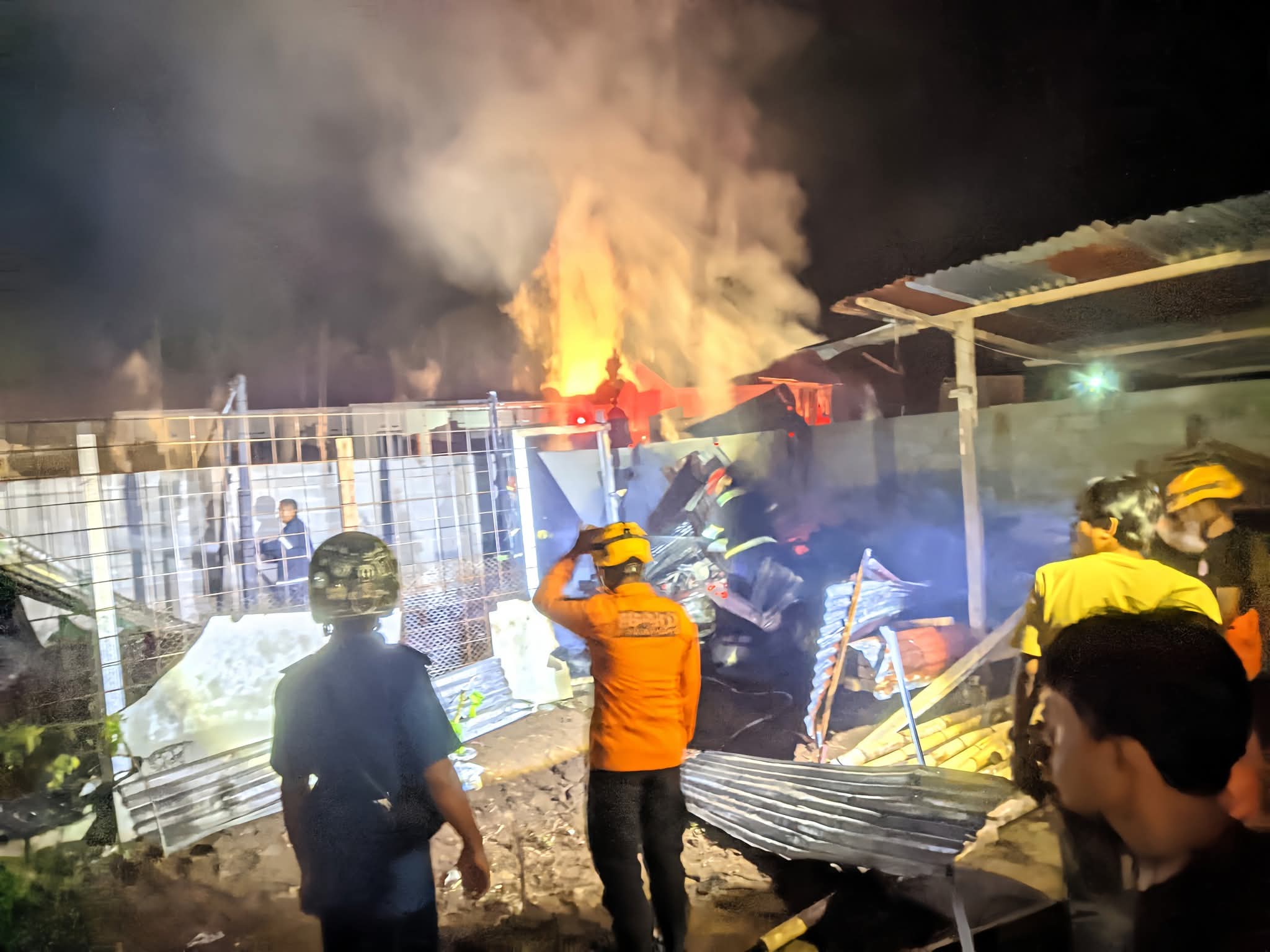 Kandang Ayam Terbakar di Pajalesang, Hebohkan Warga Sekitar