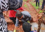 Bupati Irwan Letakkan Batu Pertama Masjid Babul Jihad, Pemkab Luwu Timur Siapkan Rp300 Juta untuk Pembangunan