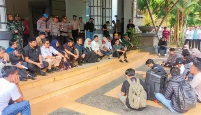 Fraksi PDIP Luwu Timur Tolak Klausul “Copot Kapolri” dalam Tuntutan Aksi Mahasiswa