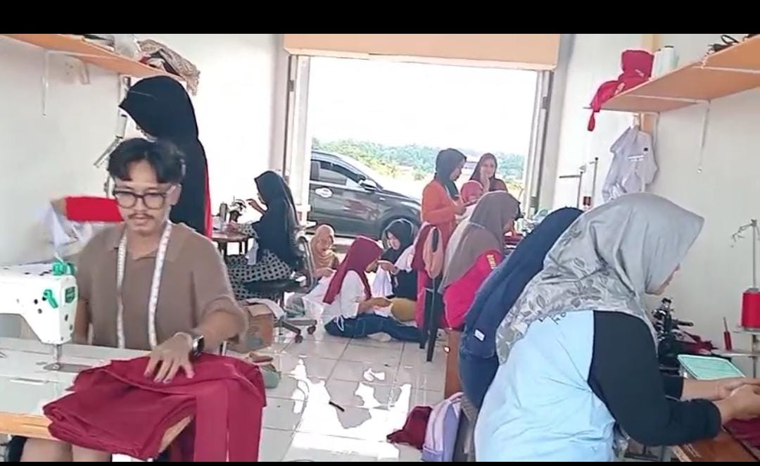 Kelompok Penjahit di Luwu Timur Panen Berkah Seragam Sekolah Gratis, Pak Ibas Kasih Ki Rezeki