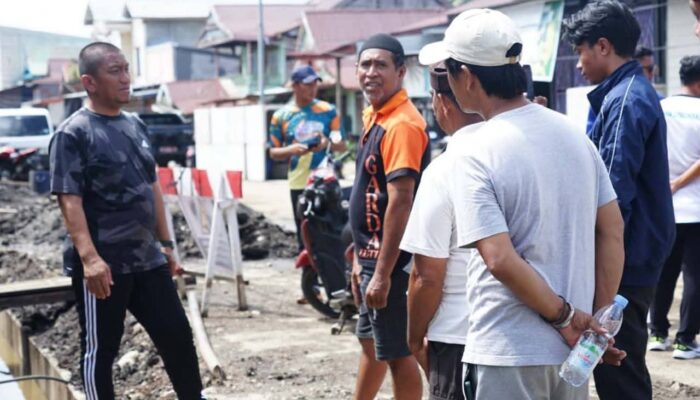 Bupati Luwu Timur Tinjau Progres Drainase Pasar Malili, Tekankan Kerapian dan Ketertiban Kawasan