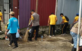 Dukung Program ASRI, Polres Luwu Timur Bersihkan Sampah di Pasar Malili 