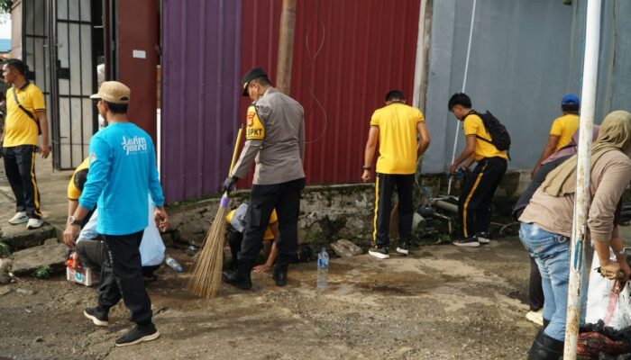 Dukung Program ASRI, Polres Luwu Timur Bersihkan Sampah di Pasar Malili 