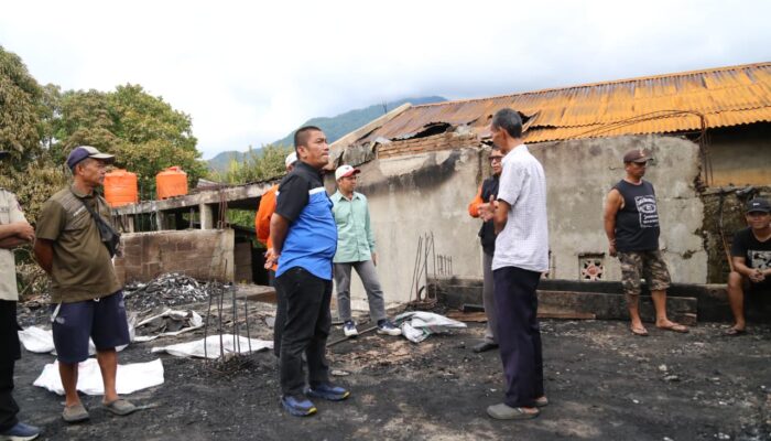 Tinjau Lokasi Kebakaran di Wasuponda, Bupati : Bantuan Pembangunan Rumah Dipercepat