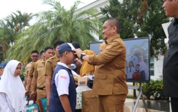 Bupati Irwan Instruksikan Penyaluran Bantuan Seragam Sekolah Dikawak Ketat Semua Pihak