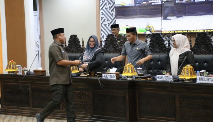 Wabup Puspawati Hadiri Paripurna LKPJ, Fraksi DPRD Apresiasi Capaian Pemda Lutim 2025