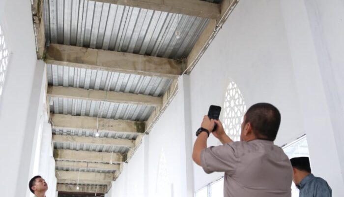 Bupati Tinjau Langsung Masjid Islamic Center Mahalona Alami Kebocoran Atap
