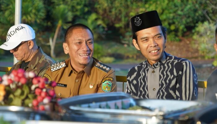Bupati Irwan Dampingi Ustadz Abdul Somad Nikmati Pesona Danau Matano