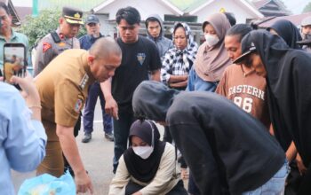 Dua Titik Jalan Diblokir Warga, Bupati Irwan Turun Langsung Buka Ruang Mediasi